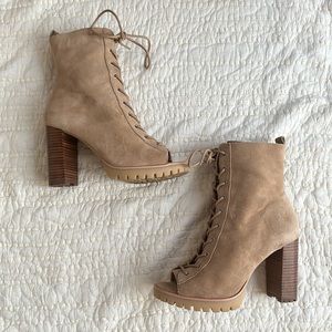 **Worn 1x** VINCE CAMUTO HEMMY BOOT